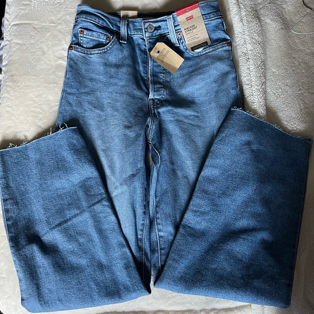Levi’s Ribcage Straight Ankle Distressed Jeans